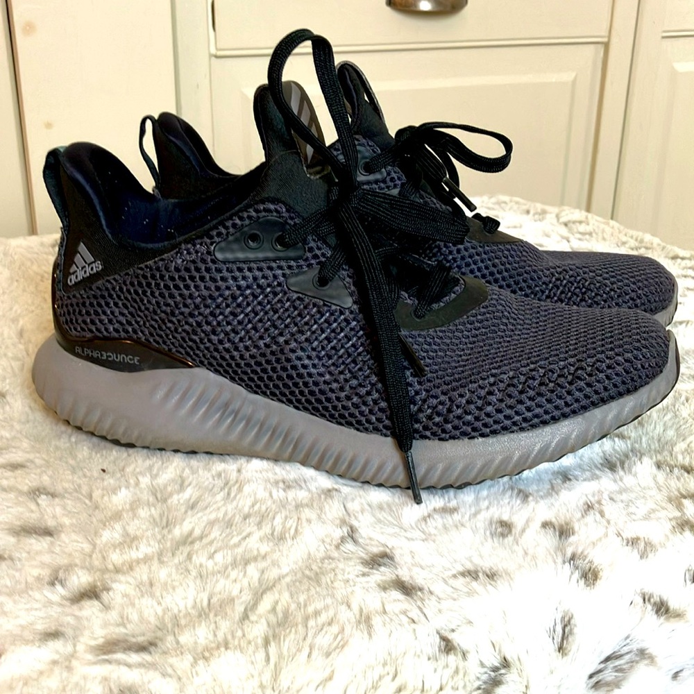 Adidas Alphabounce 1 Women’s Running Shoe. Womens Size 7 Black/ Gray EUC